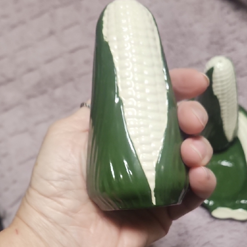 🌽Corn-Inspired Green and Whiteish Salt and Pepper. Corn Holders Better Server. - Picture 10 of 11